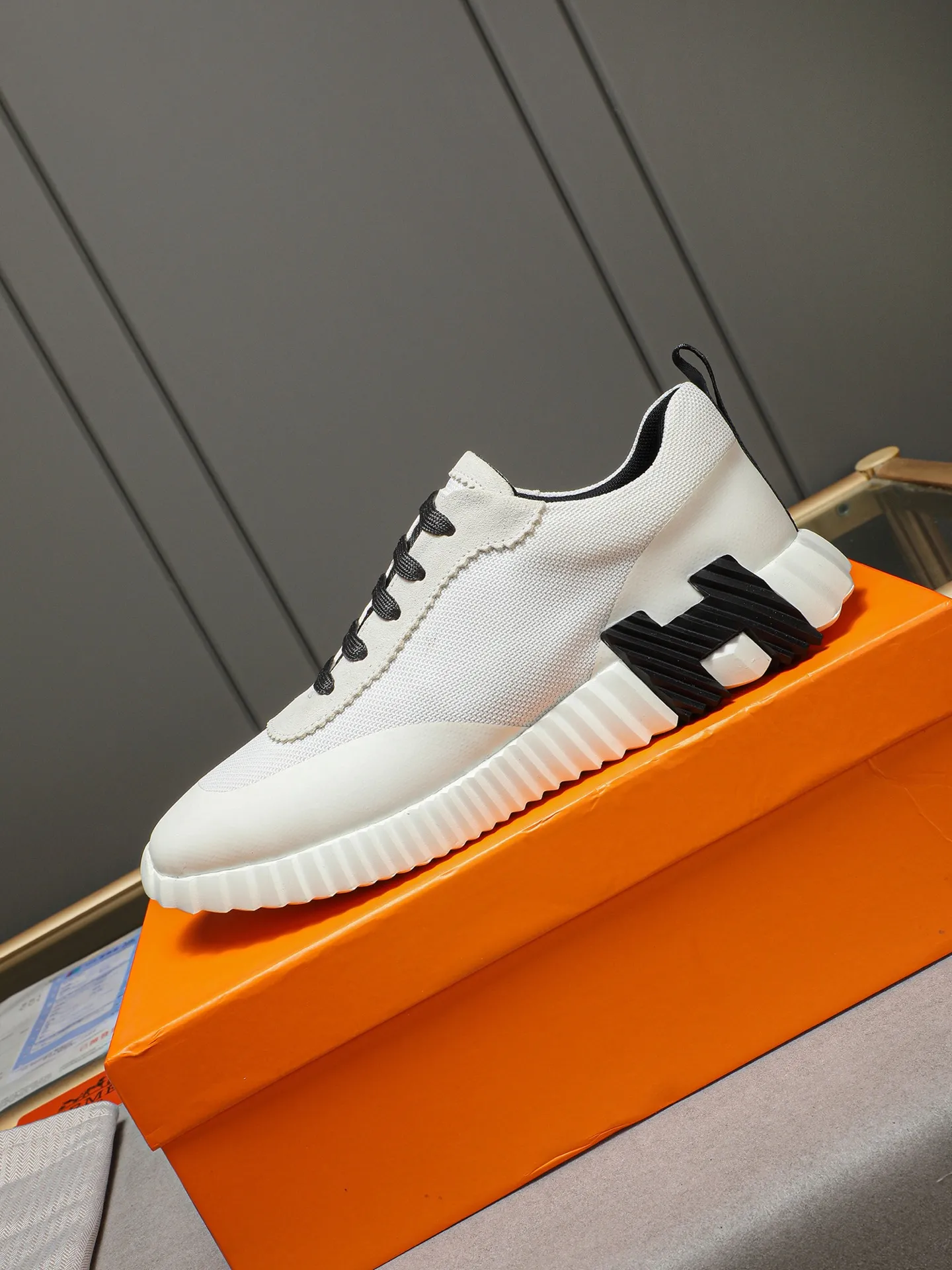 Men's shoes 💰460 [Hermes] fe new arrival~ New Bouncing sneakers Hermès are the most comfortable shoes, no one else⃣️, they are very light on the feet and look great, you will not feel tired when you go shopping and running around 👍 Very light and comfortable, extremely light, suitable for both sports and leisure, and feel great when you step on them! It’s up to you to choose, there’s always what you want~ ✔️Fabric: First layer frosted➕Imported glue➕Breathable mesh ✔️Inner lining: Imported mesh ✔️Outsole: Original outsole ✔️Size: Men’s 38-44 (45 custom-made)